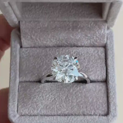 El diamante se muestra con 4.00cts