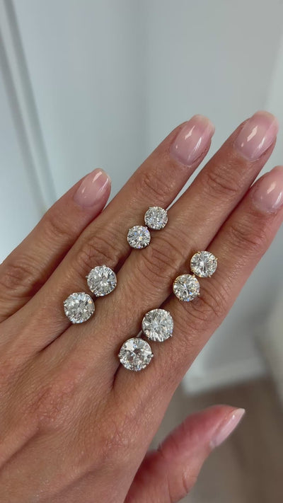 Se muestra diamantes con 3.00cts, 1.00cts y 0.70cts.
