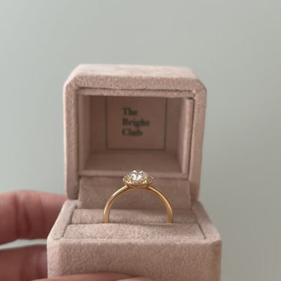El diamante se muestra con 1.00cts