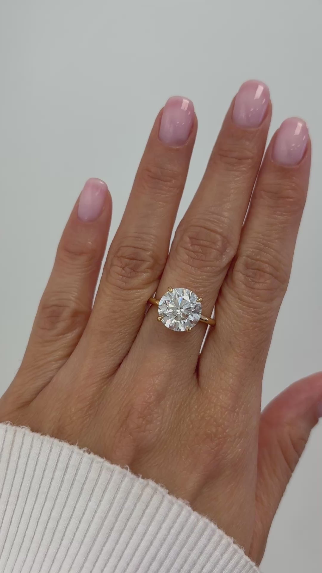 El diamante se muestra con 5.00cts