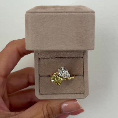 Se muestra diamante pera 1.50ct y diamante emerald 2.00ct  aproximadamente