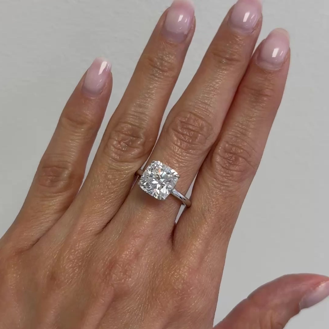 El diamante se muestra con 5.00cts