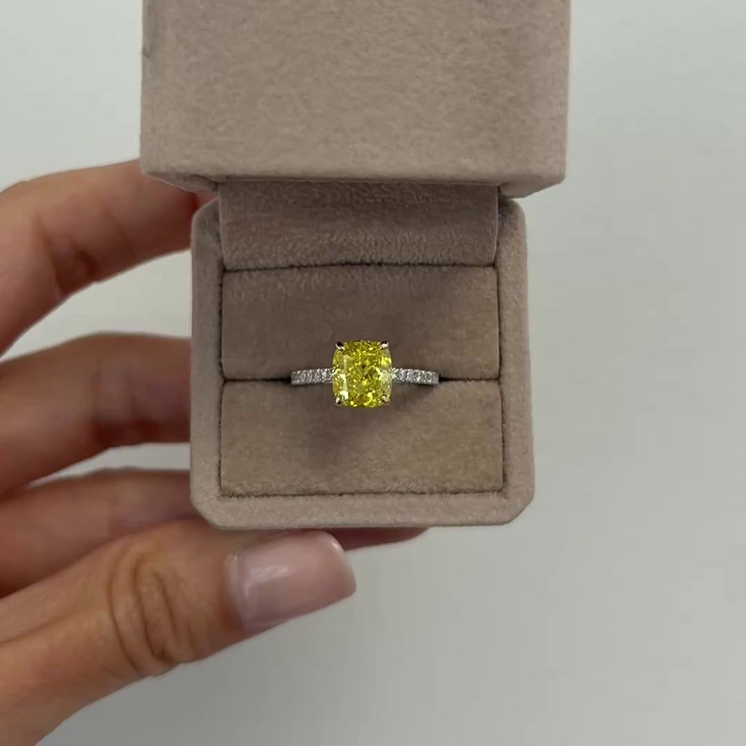 Anillo Fancy Vivid Yellow
