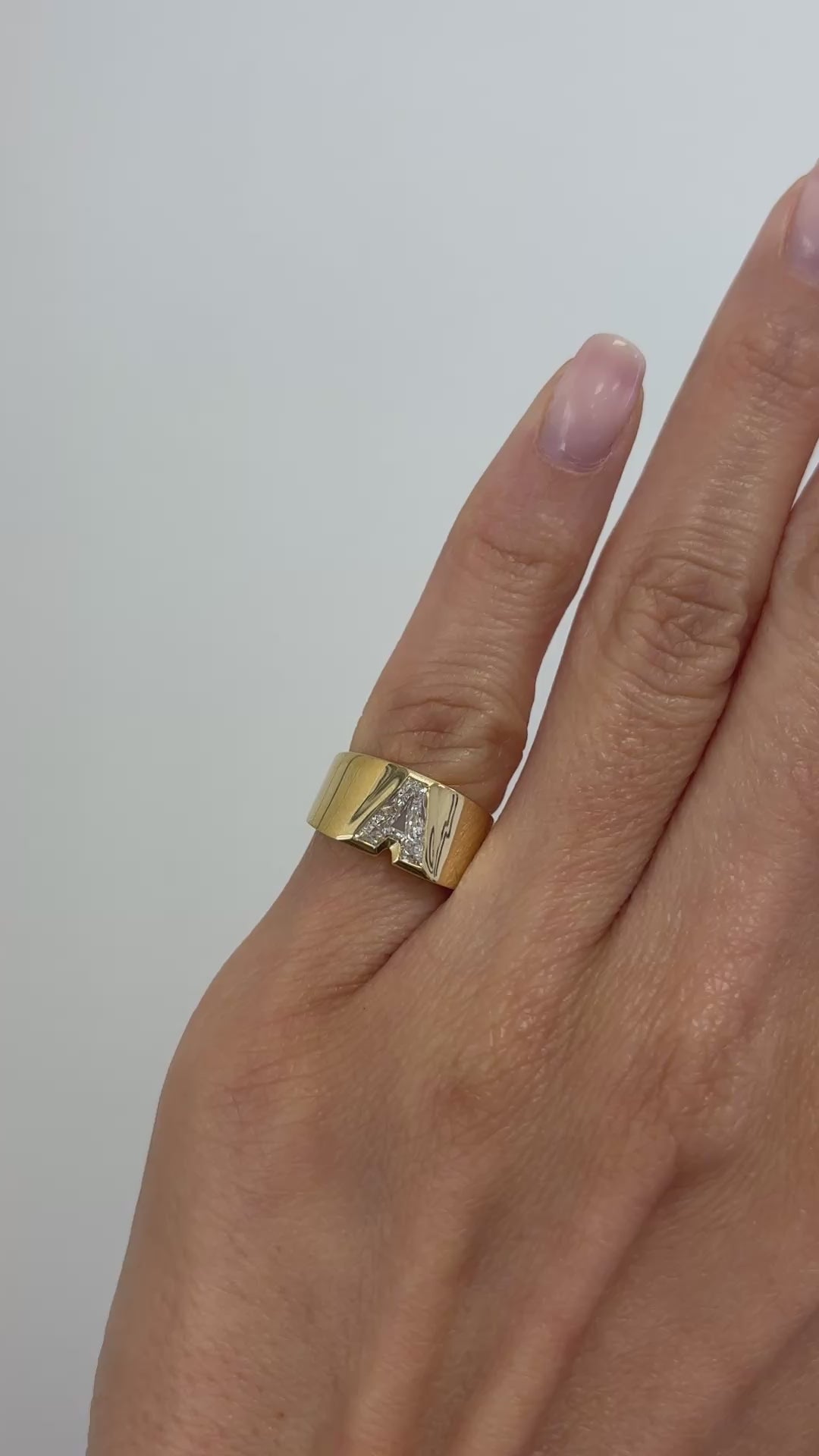 Anillo Letter
