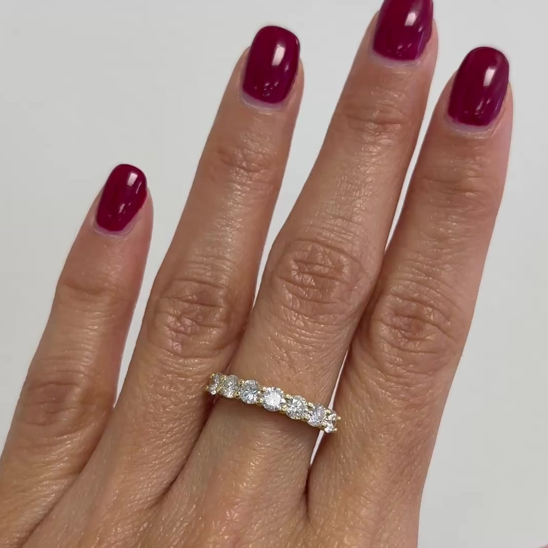 El diamante se muestra con 1.20cts