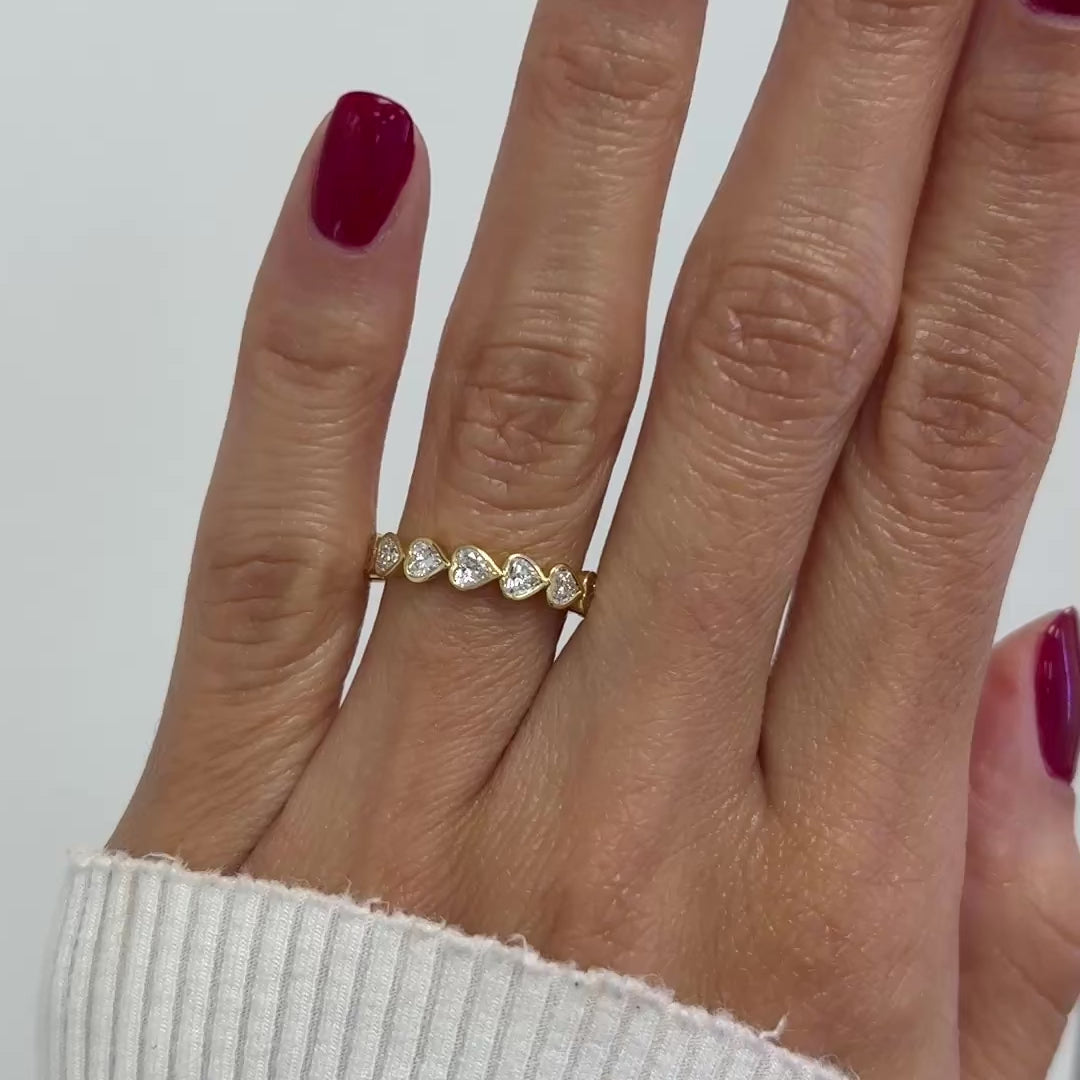 Corazones Bezel Band