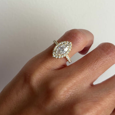 El diamante se muestra con 1.00cts