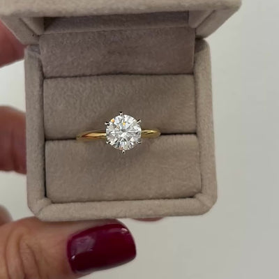 Se muestra con 1.50ct y doble oro