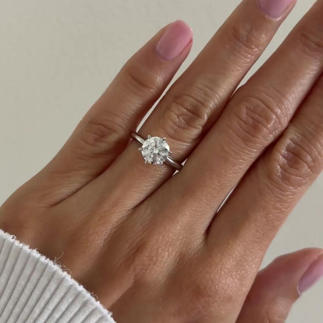 El diamante se muestra con 1.50cts