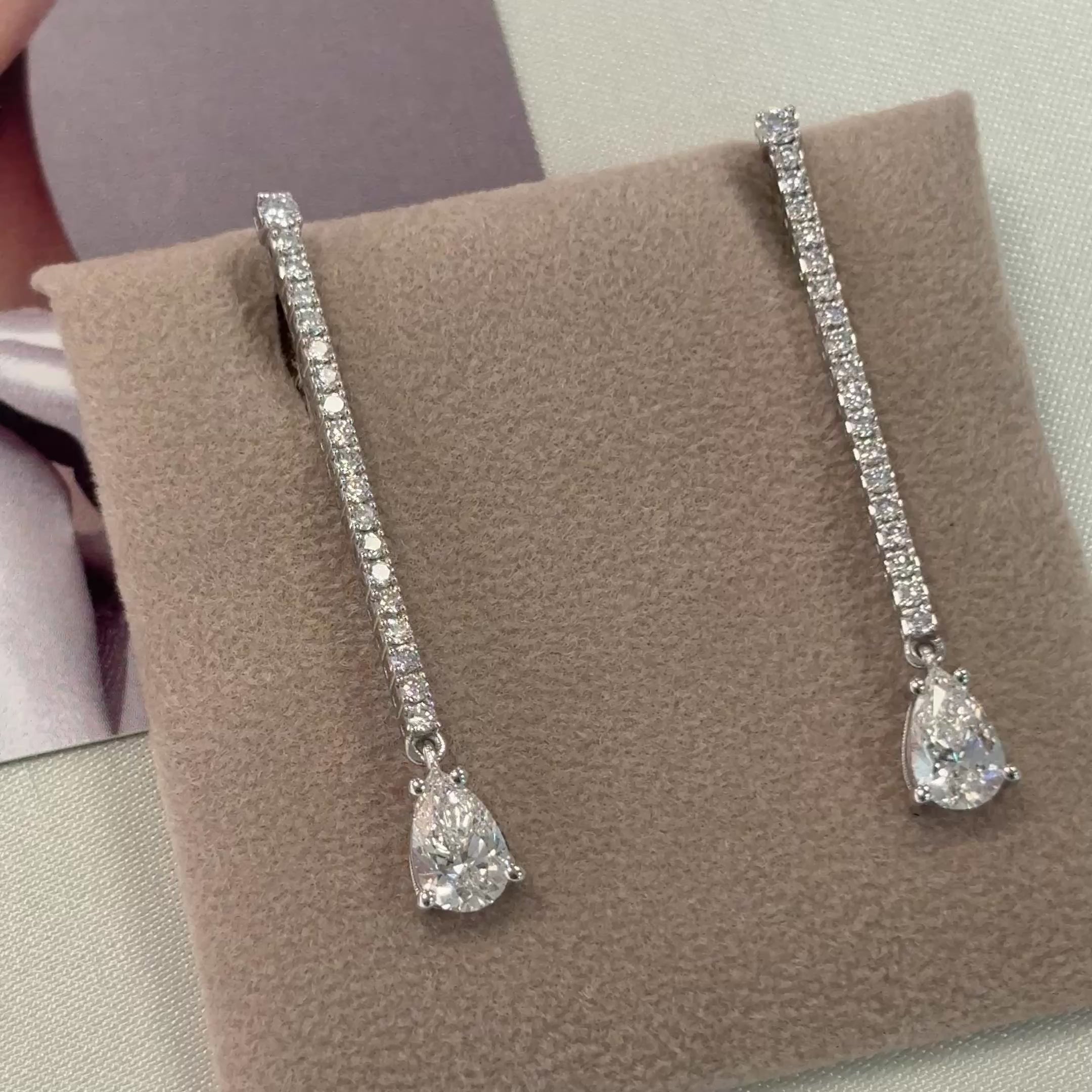 Pendientes largos talla pera