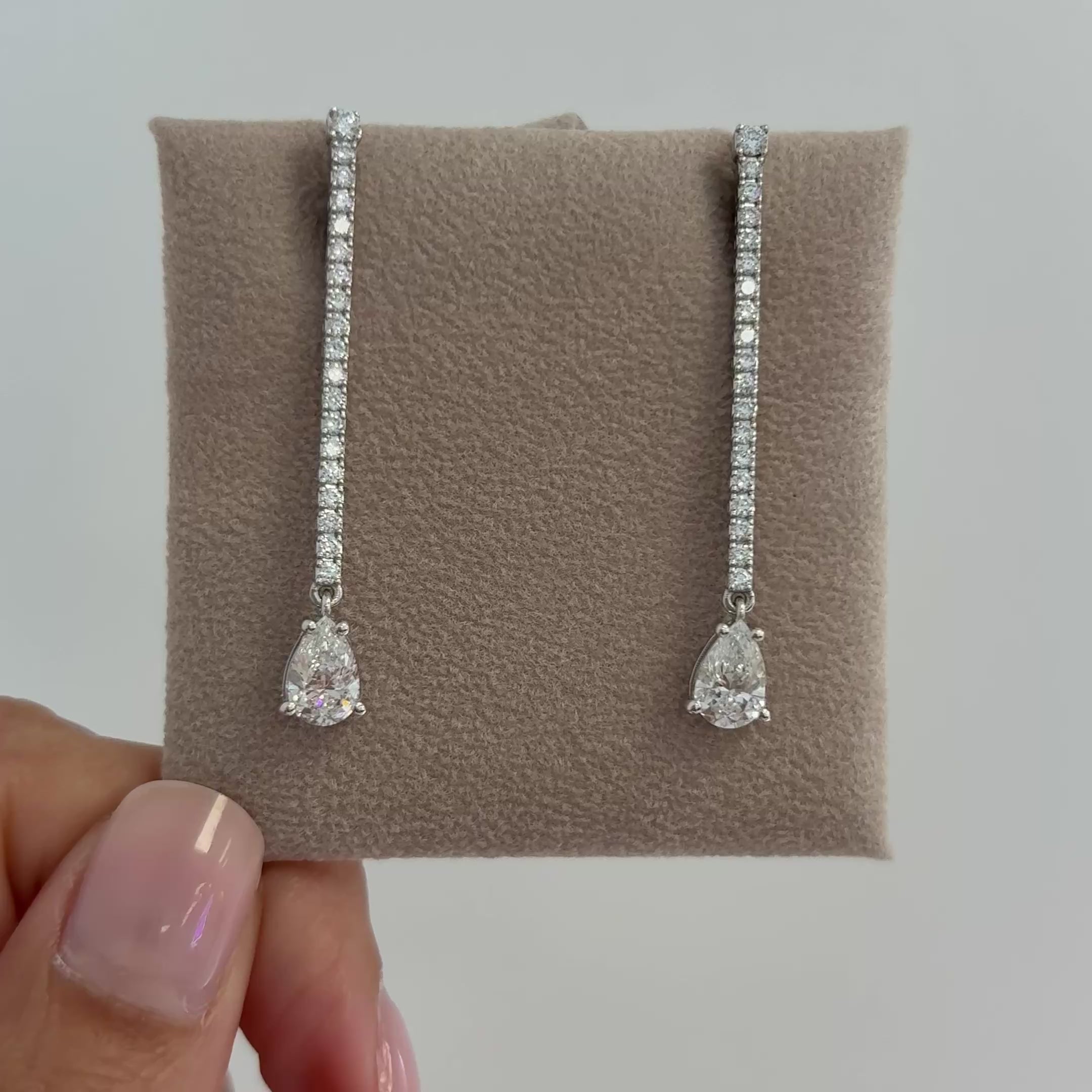 Pendientes largos talla pera