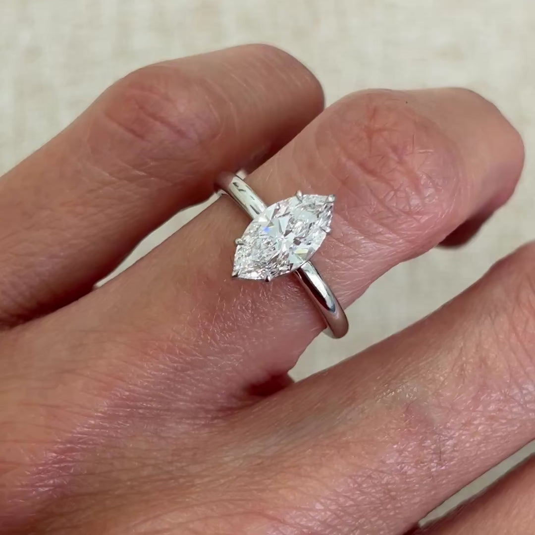 El diamante se muestra con 1.50cts