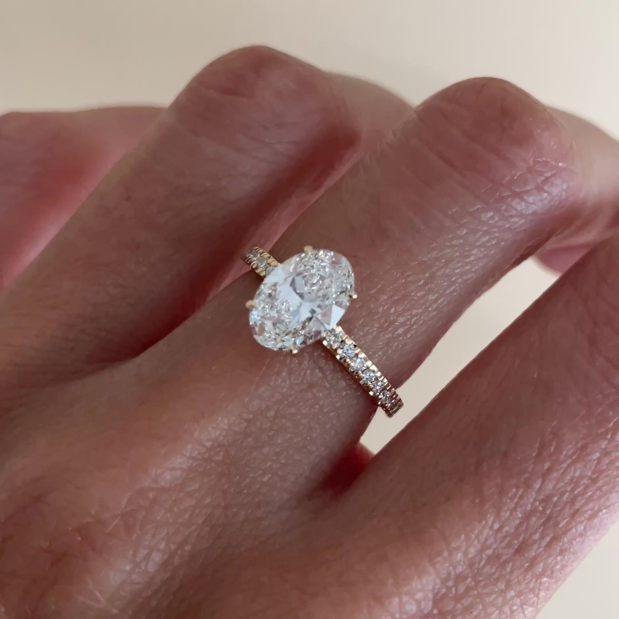 El diamante se muestra con 1.50cts